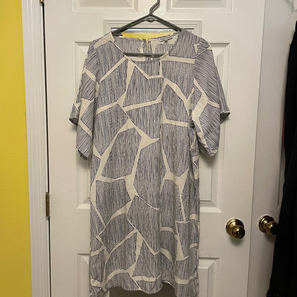 Mary Square XL Geometric Shift Dress